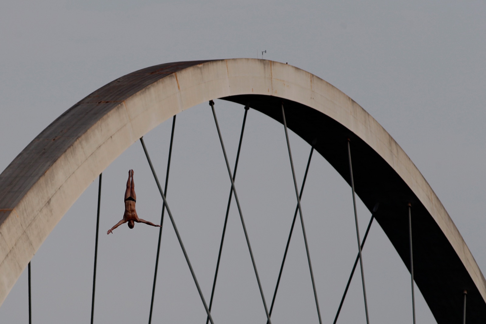 Sprung vor der JK-Brücke beim World Cup Brasília